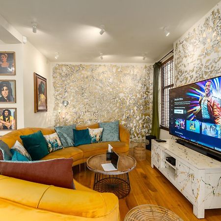 City Retreat, Spacious 4 Bed House, Games Room, Parking, Hot Tub & Bbq カーディフ エクステリア 写真