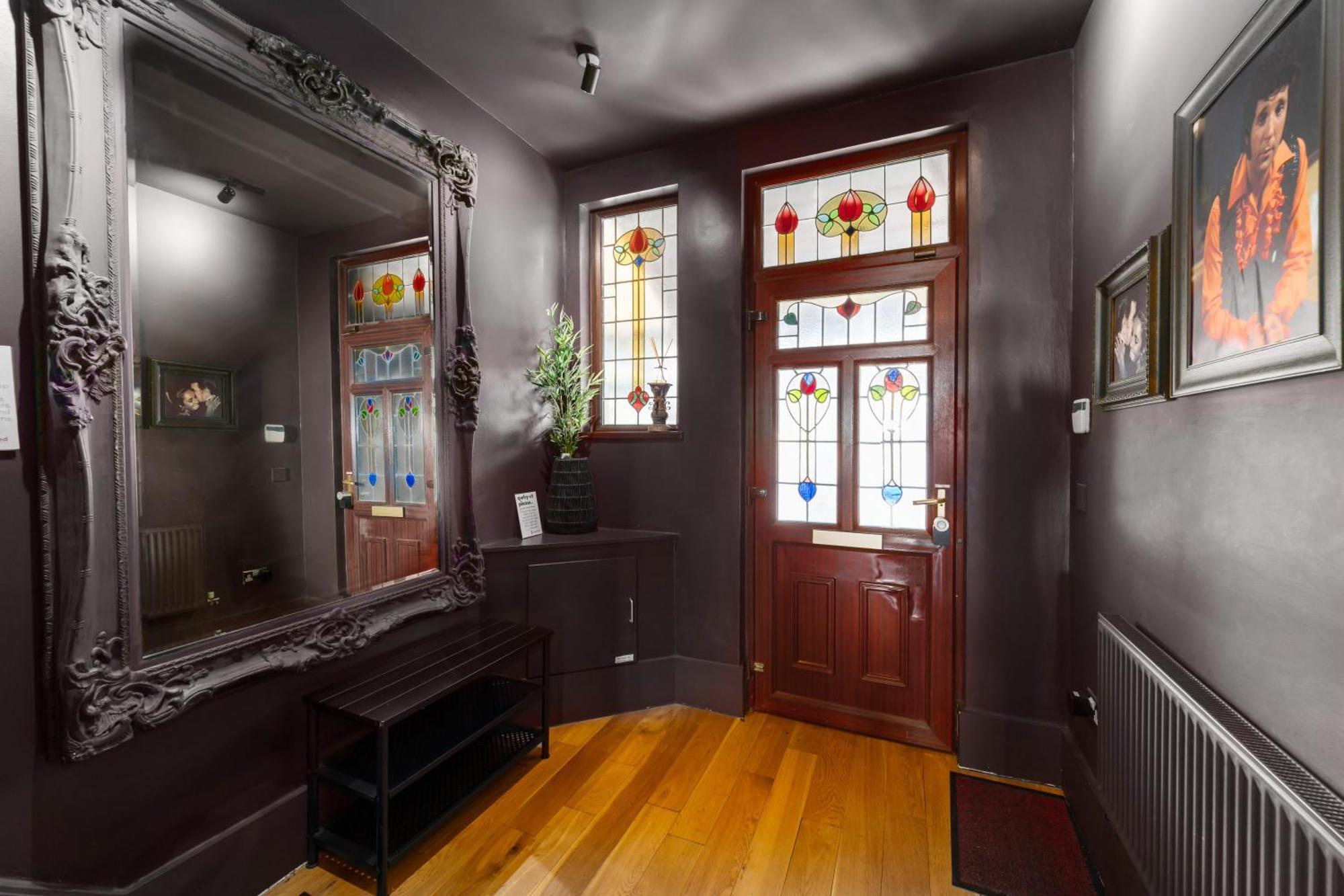 City Retreat, Spacious 4 Bed House, Games Room, Parking, Hot Tub & Bbq カーディフ エクステリア 写真