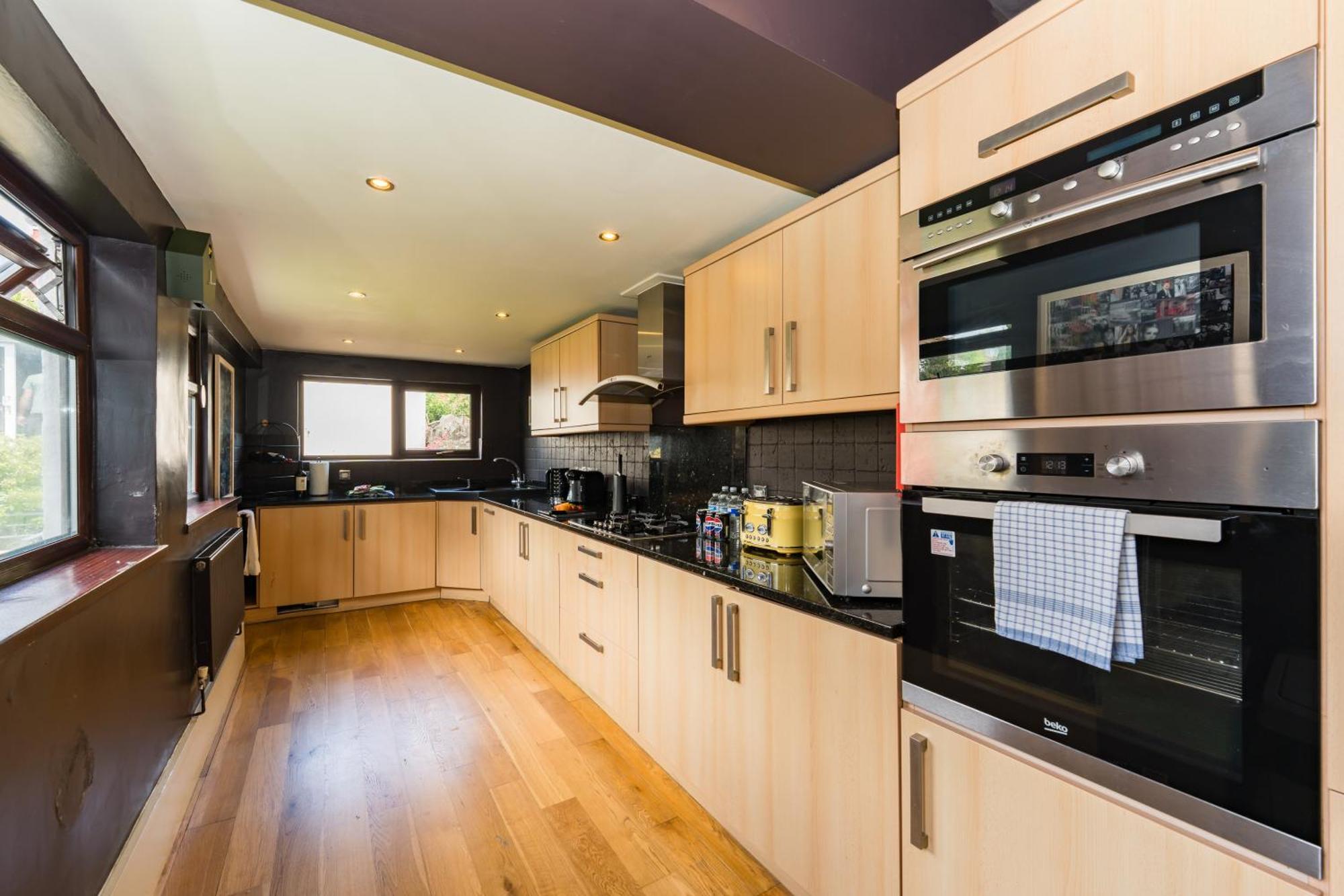 City Retreat, Spacious 4 Bed House, Games Room, Parking, Hot Tub & Bbq カーディフ エクステリア 写真