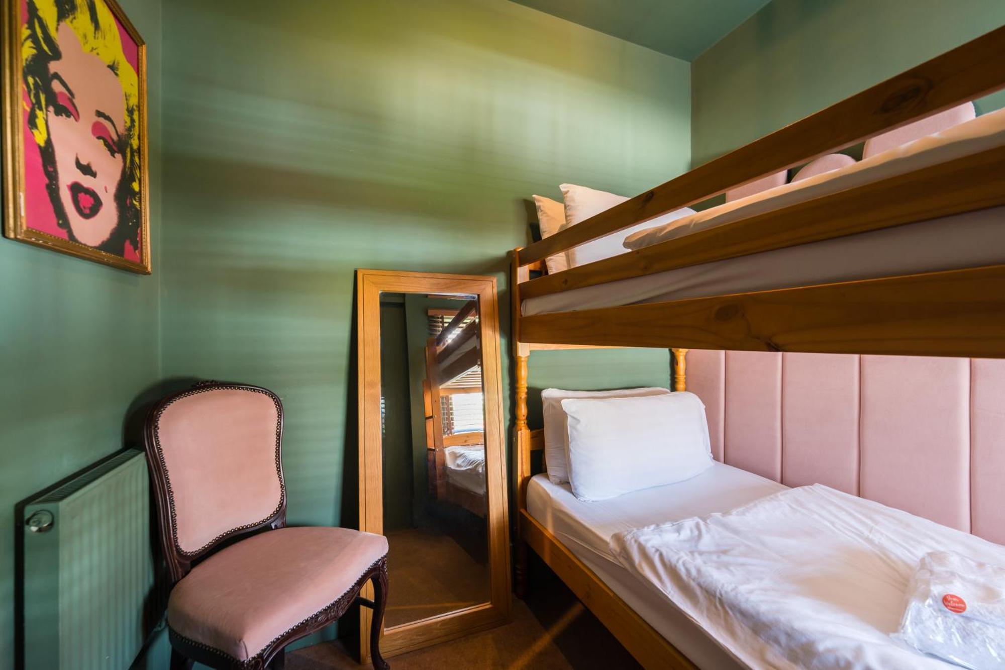 City Retreat, Spacious 4 Bed House, Games Room, Parking, Hot Tub & Bbq カーディフ エクステリア 写真