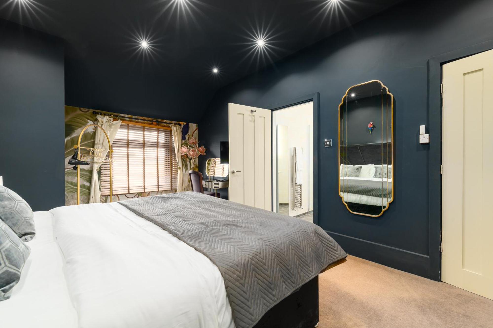City Retreat, Spacious 4 Bed House, Games Room, Parking, Hot Tub & Bbq カーディフ エクステリア 写真