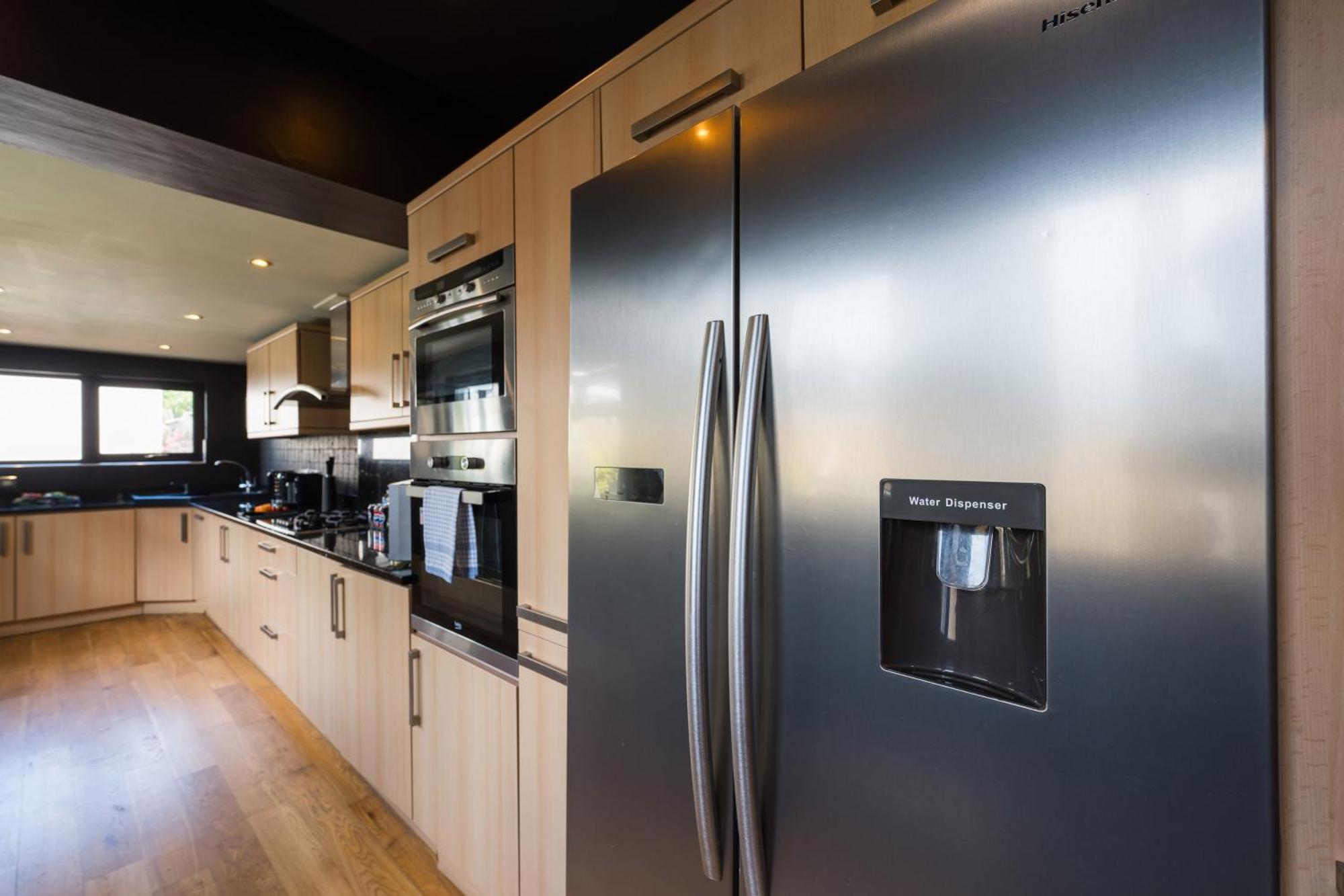 City Retreat, Spacious 4 Bed House, Games Room, Parking, Hot Tub & Bbq カーディフ エクステリア 写真