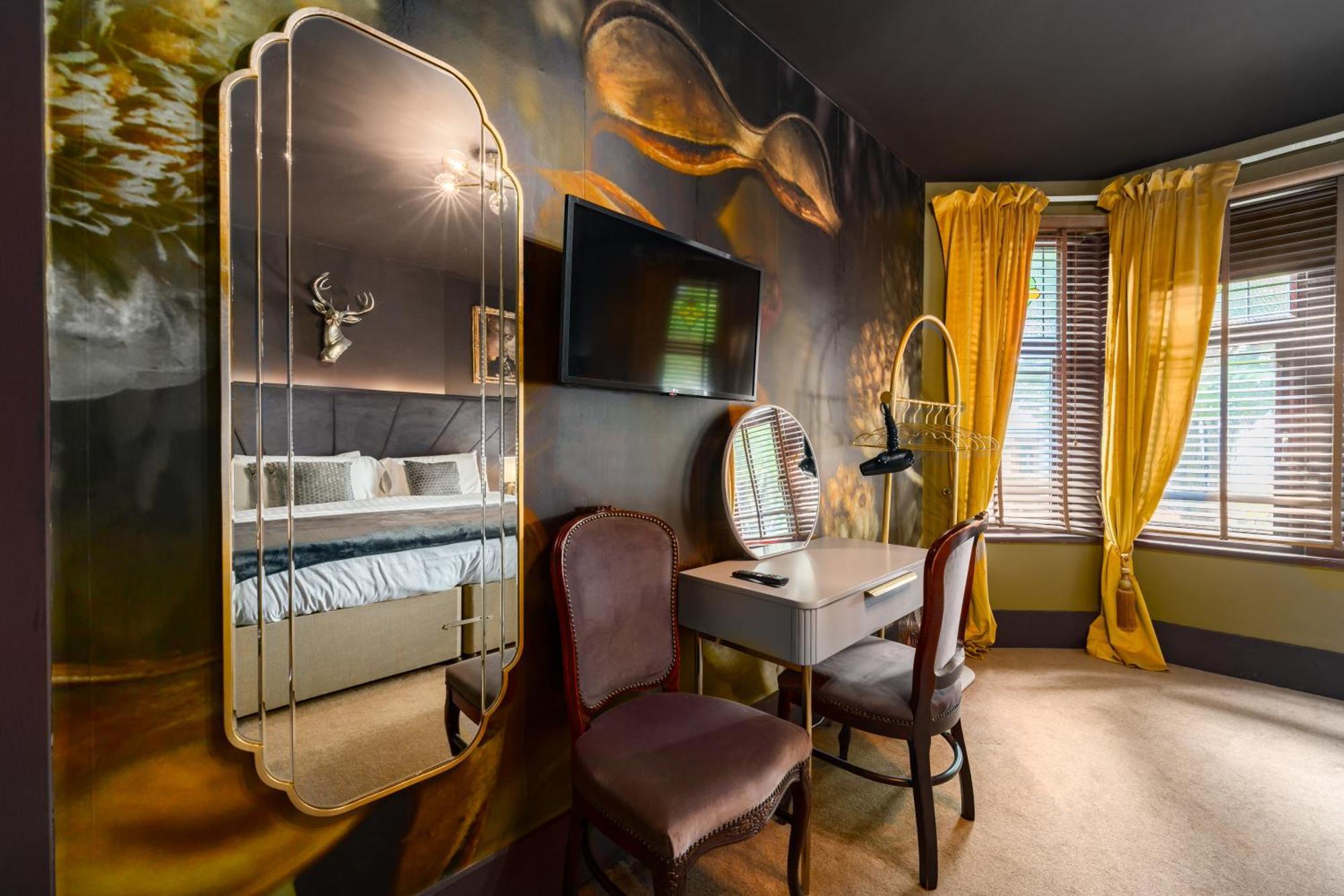 City Retreat, Spacious 4 Bed House, Games Room, Parking, Hot Tub & Bbq カーディフ エクステリア 写真