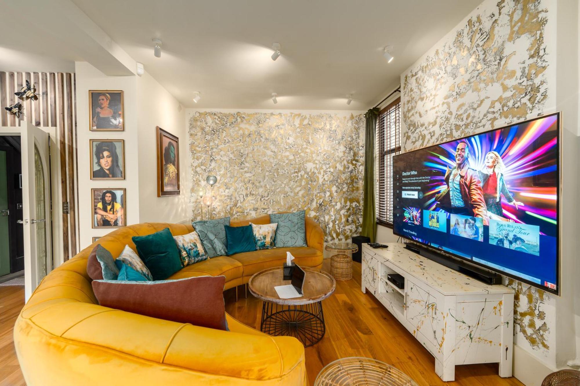 City Retreat, Spacious 4 Bed House, Games Room, Parking, Hot Tub & Bbq カーディフ エクステリア 写真