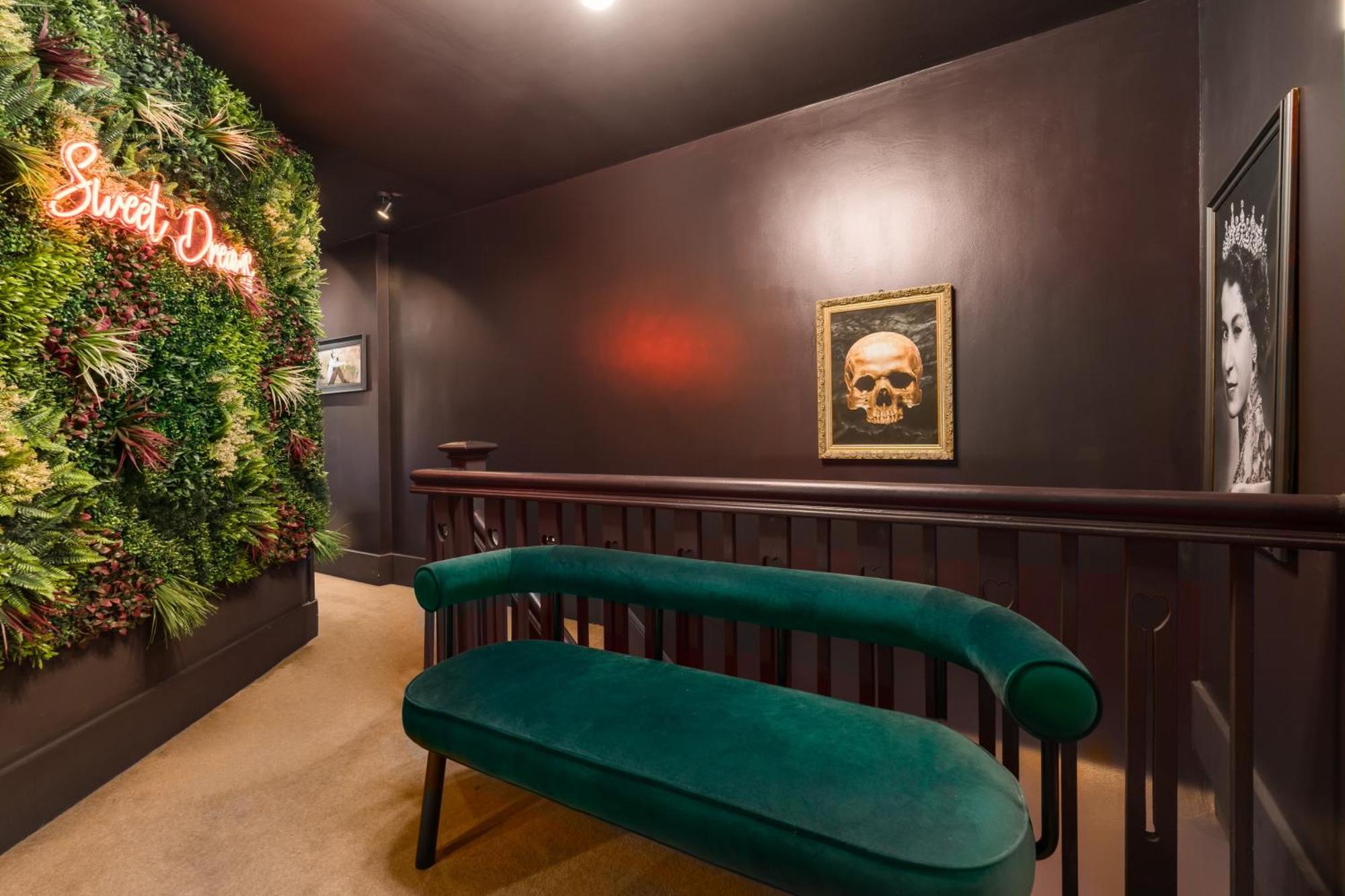 City Retreat, Spacious 4 Bed House, Games Room, Parking, Hot Tub & Bbq カーディフ エクステリア 写真