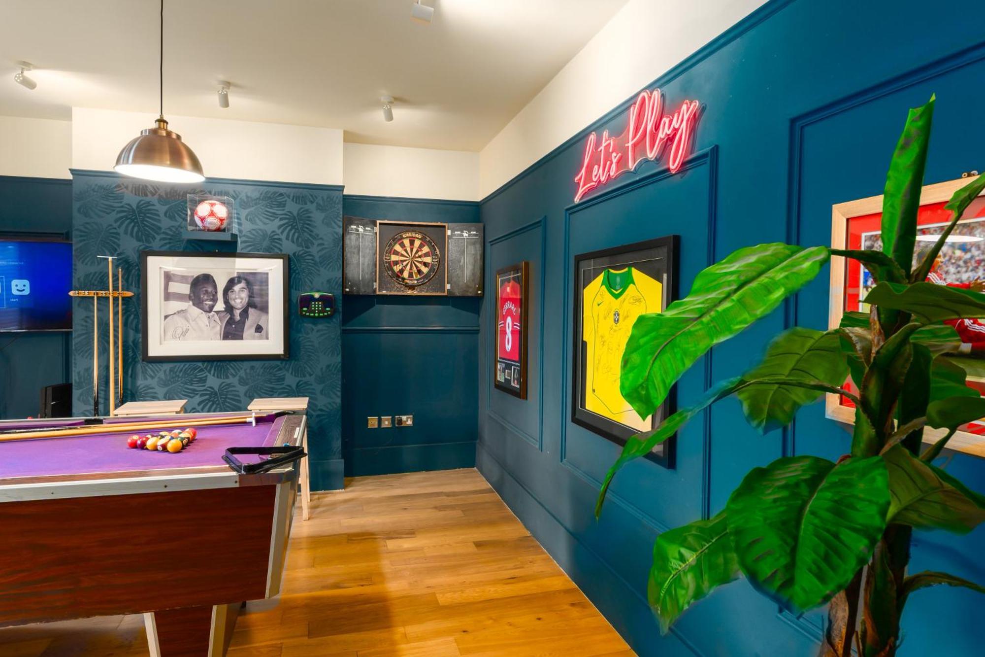 City Retreat, Spacious 4 Bed House, Games Room, Parking, Hot Tub & Bbq カーディフ エクステリア 写真