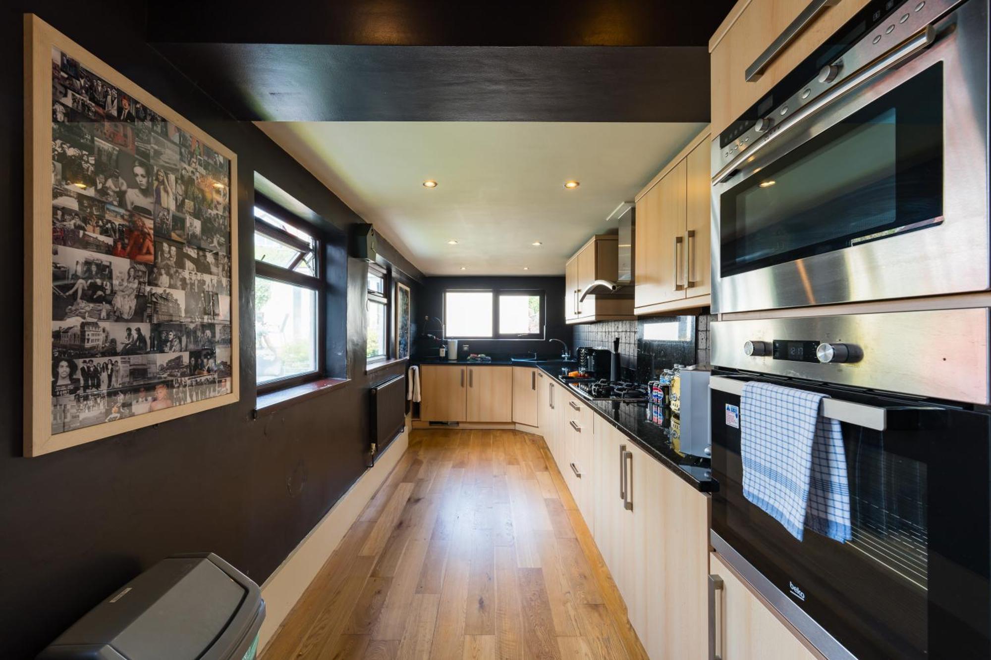City Retreat, Spacious 4 Bed House, Games Room, Parking, Hot Tub & Bbq カーディフ エクステリア 写真