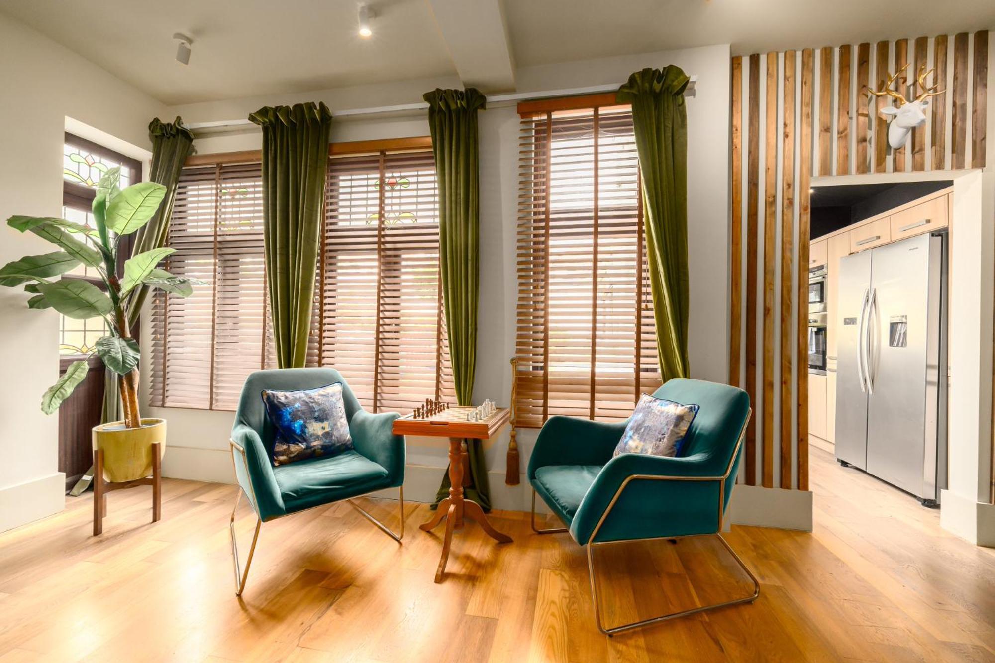 City Retreat, Spacious 4 Bed House, Games Room, Parking, Hot Tub & Bbq カーディフ エクステリア 写真