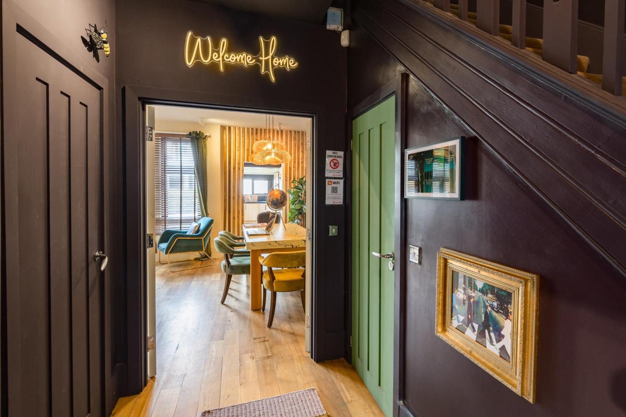 City Retreat, Spacious 4 Bed House, Games Room, Parking, Hot Tub & Bbq カーディフ エクステリア 写真