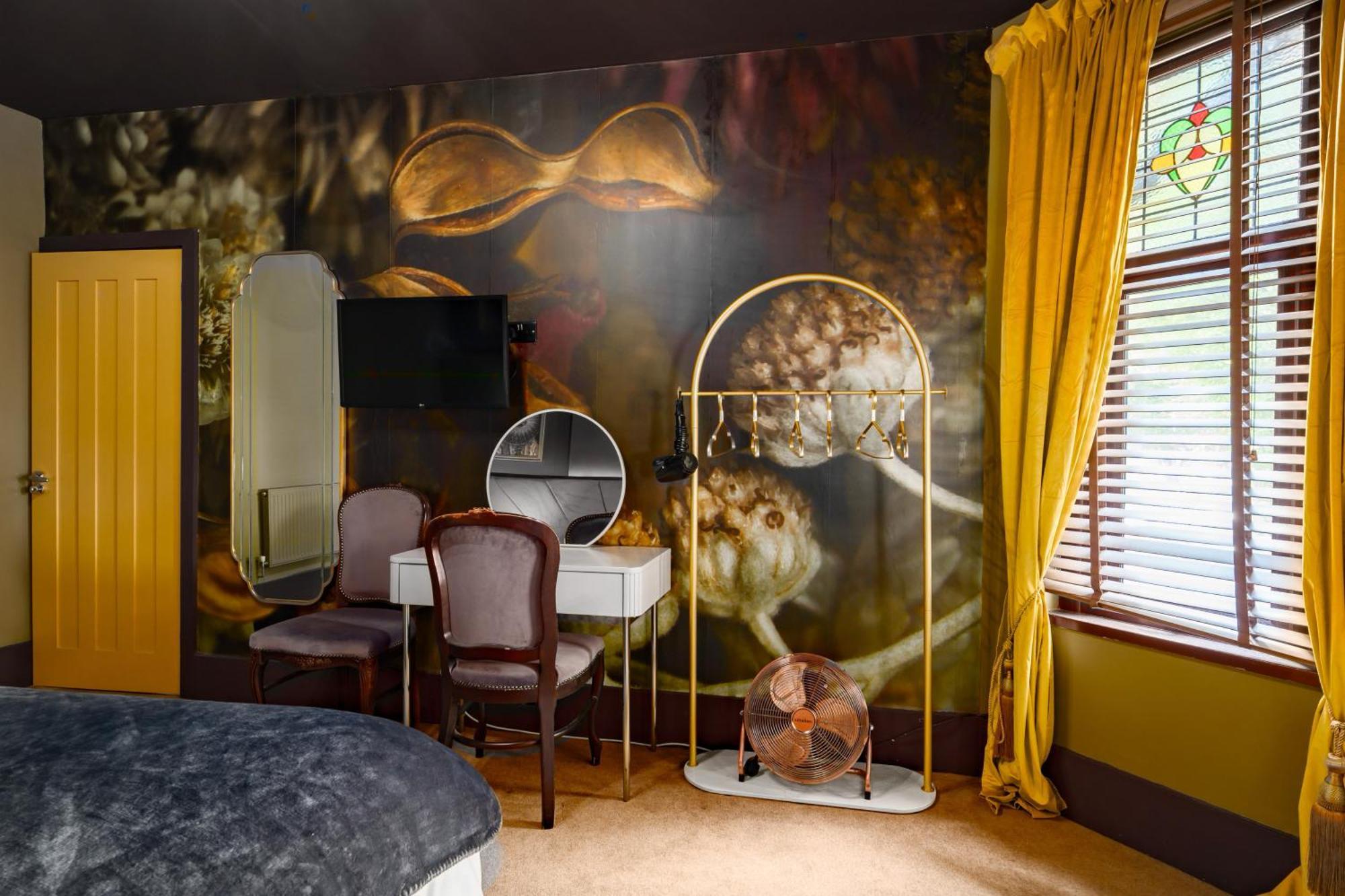 City Retreat, Spacious 4 Bed House, Games Room, Parking, Hot Tub & Bbq カーディフ エクステリア 写真