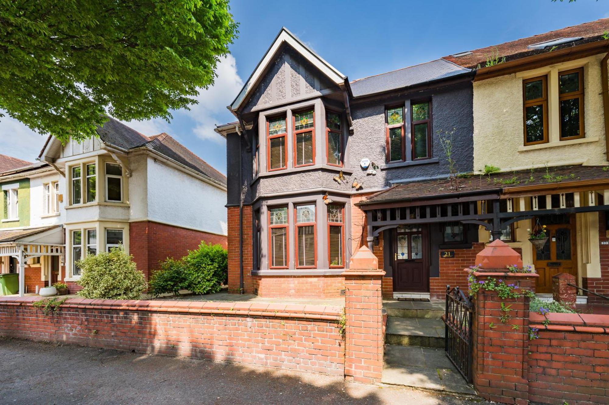 City Retreat, Spacious 4 Bed House, Games Room, Parking, Hot Tub & Bbq カーディフ エクステリア 写真