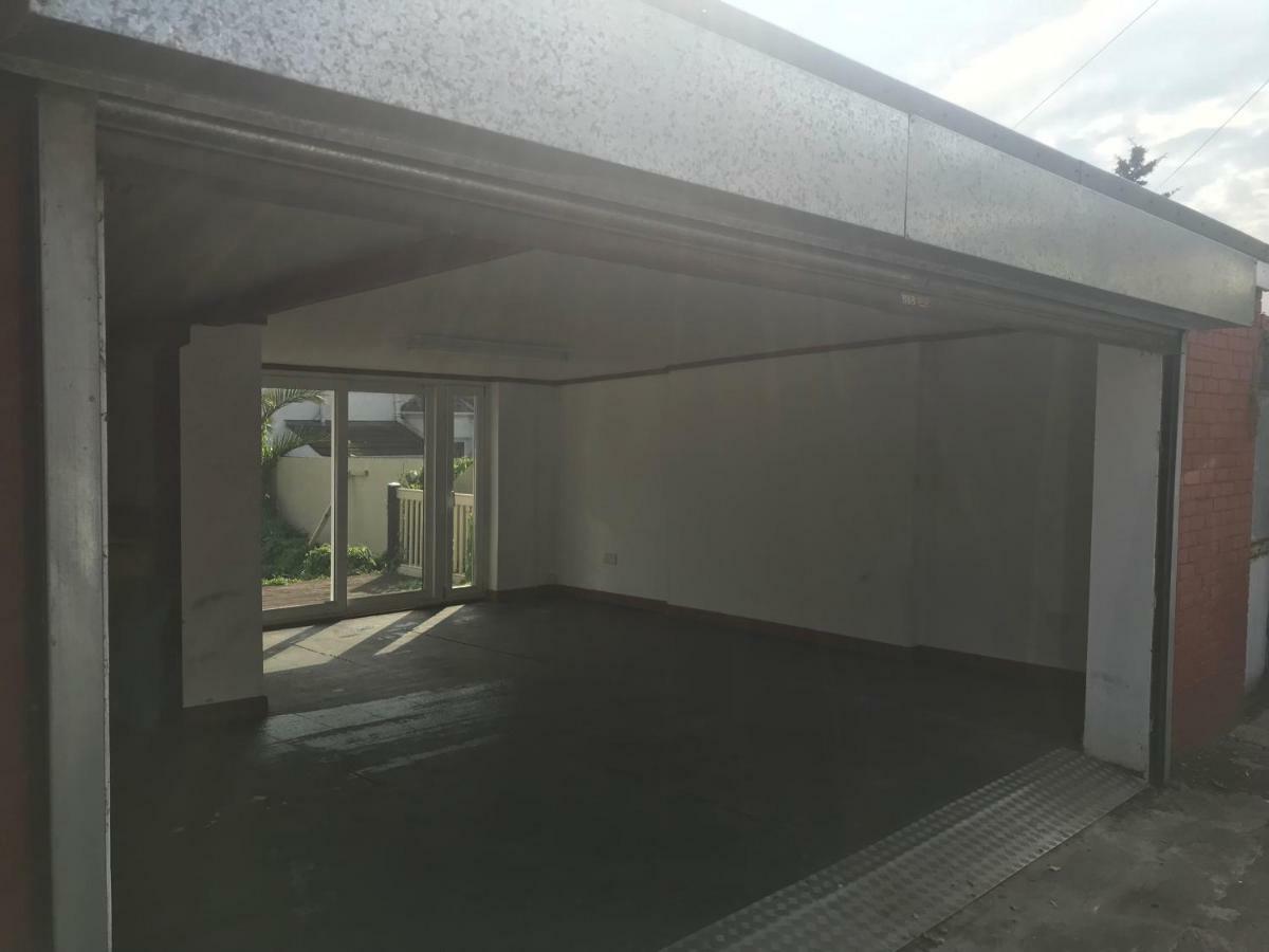 City Retreat, Spacious 4 Bed House, Games Room, Parking, Hot Tub & Bbq カーディフ エクステリア 写真