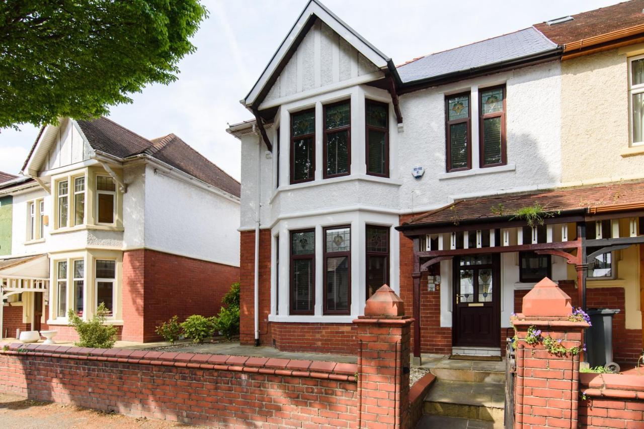 City Retreat, Spacious 4 Bed House, Games Room, Parking, Hot Tub & Bbq カーディフ エクステリア 写真